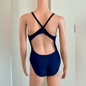 Nike Women's Fastback One Piece Swimsuit Size 32 / 6 Athletic Activewear Swimmer